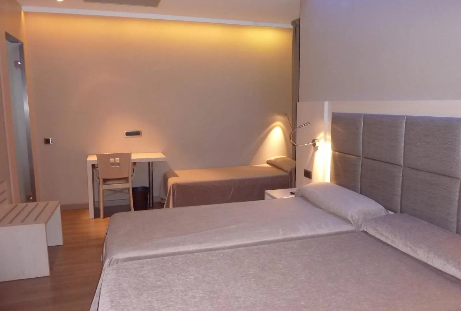 Hotel Barcelona House 3*,