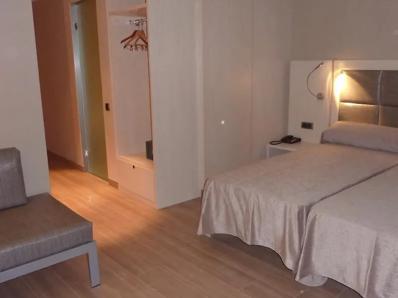 ***  מלון Barcelona House ספרד