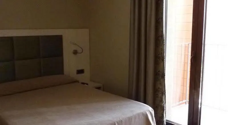 Barcelona House Hotel 3*,